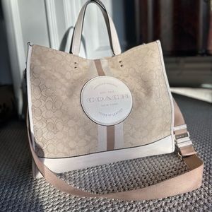 Coach Dempsey tote 40 in signature color